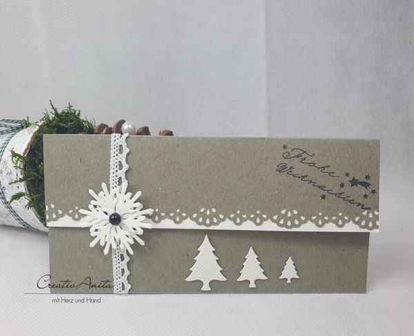 Gutschein- oder Geldgeschenkverpackung Grün-Weiß mit Christbäumen aus Kraftpapier